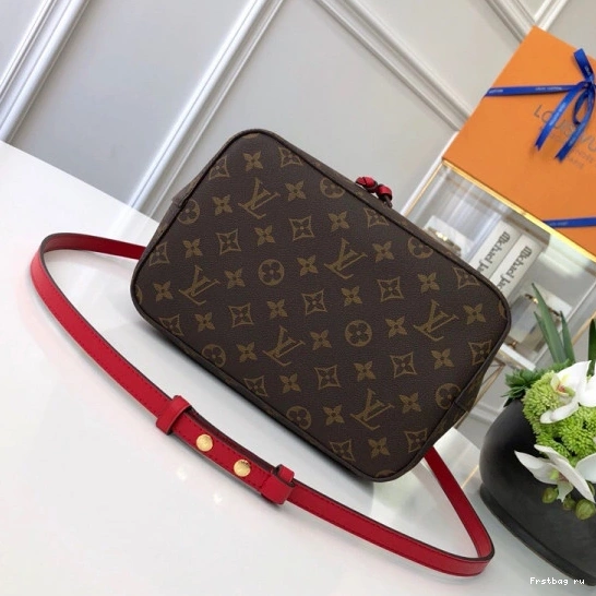 First bag ru VUITTON NÉONOÉ LOUIS 0809